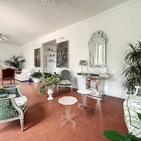 Casa de Férias Maison Avec Grand Jardin Centre Cannes